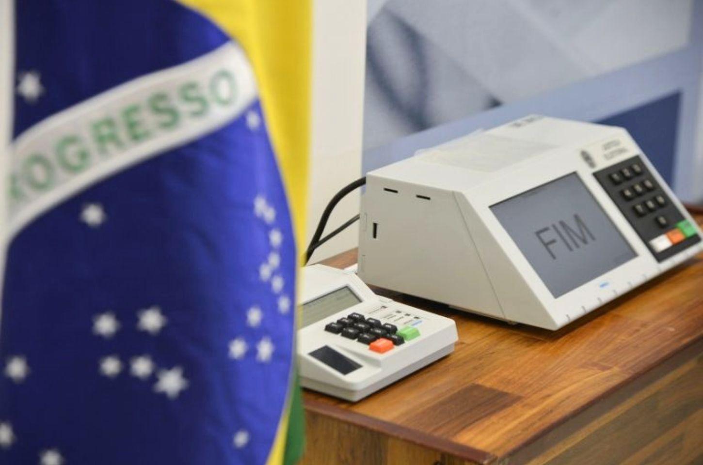 Contabilização de votos é pausada pelo TSE após decisão sobre horário
