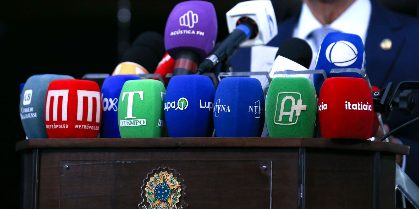 Jornalistas enfrentam mais de 14 mil ataques digitais durante as eleições