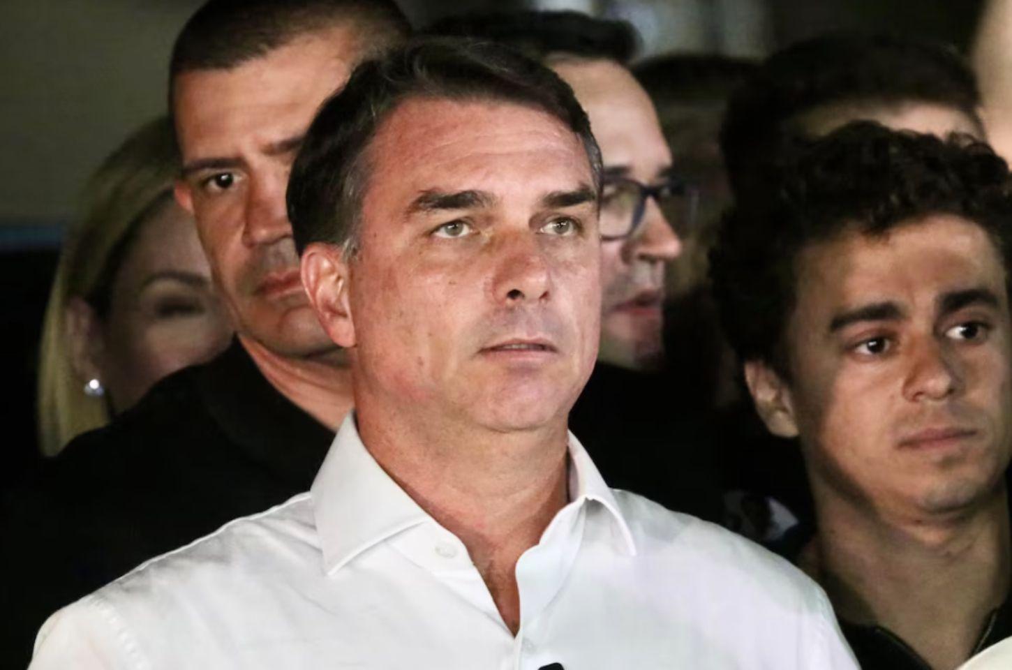 Flávio Bolsonaro foi embora para os EUA após derrota eleitoral