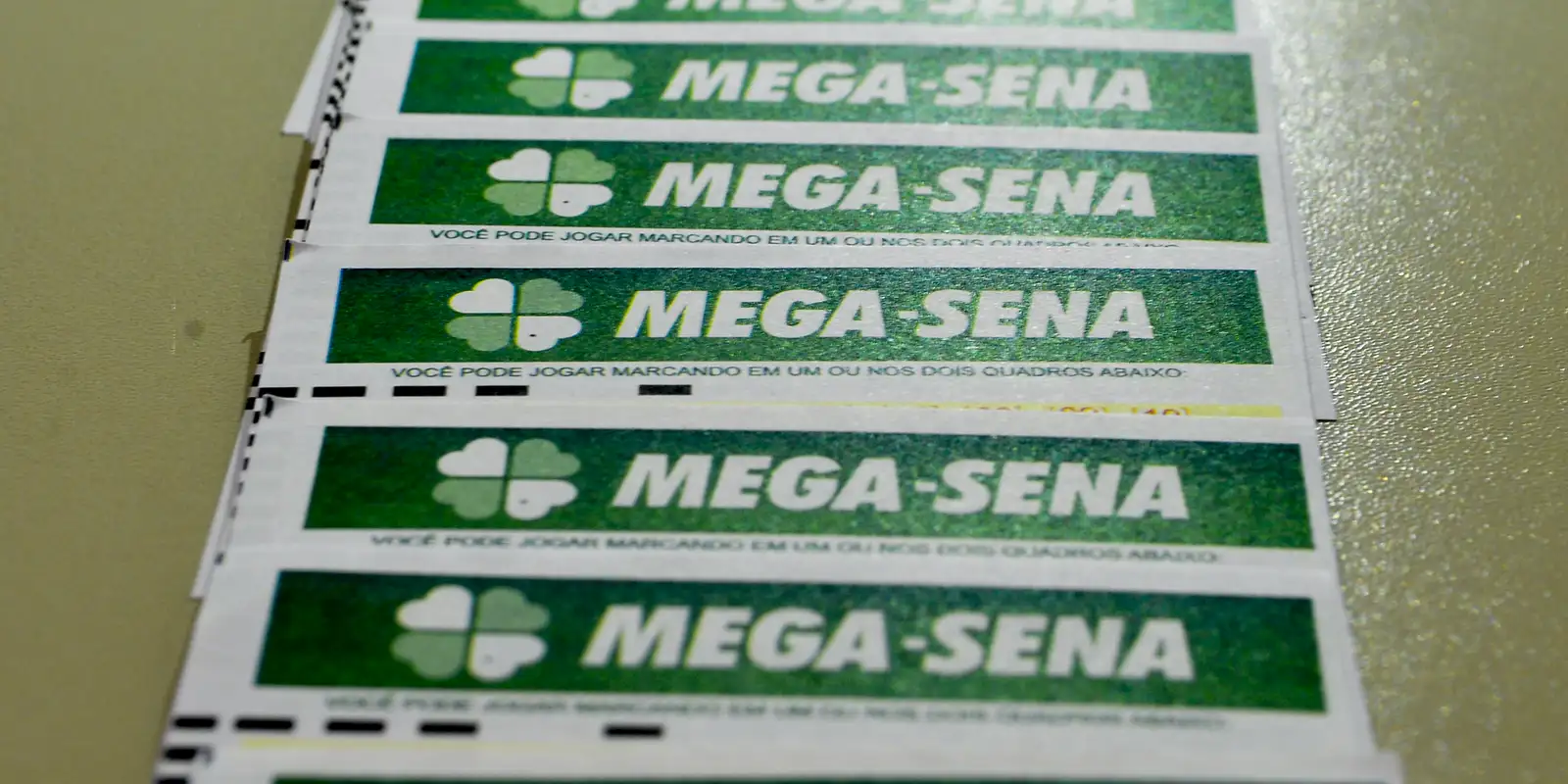 Mega-Sena acumulada chega a R$ 100 milhões após ninguém acertar dezenas