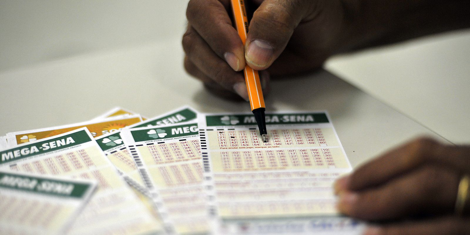 Mega-sena acumula e prêmio principal atinge R$ 170 milhões