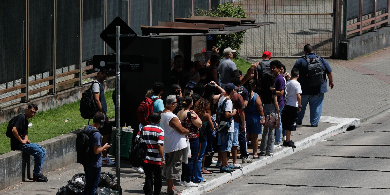 Paralisação de ônibus afeta passageiros na zona sul de São Paulo nesta segunda