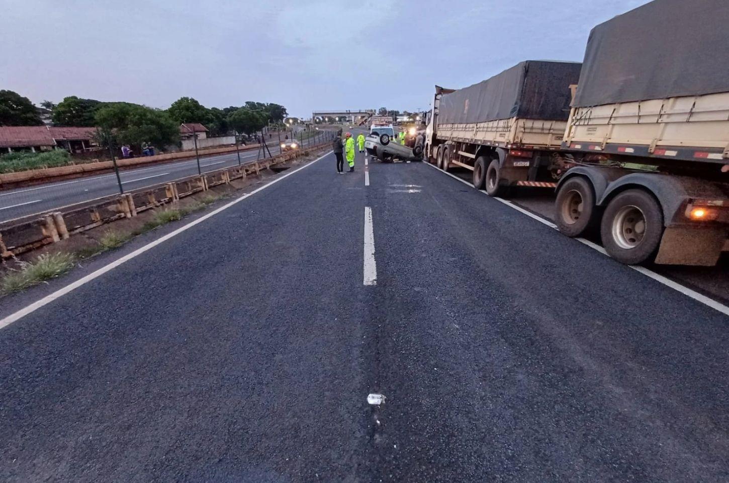 Grave capotamento em Mandaguaçu deixa cinco feridos na BR 376