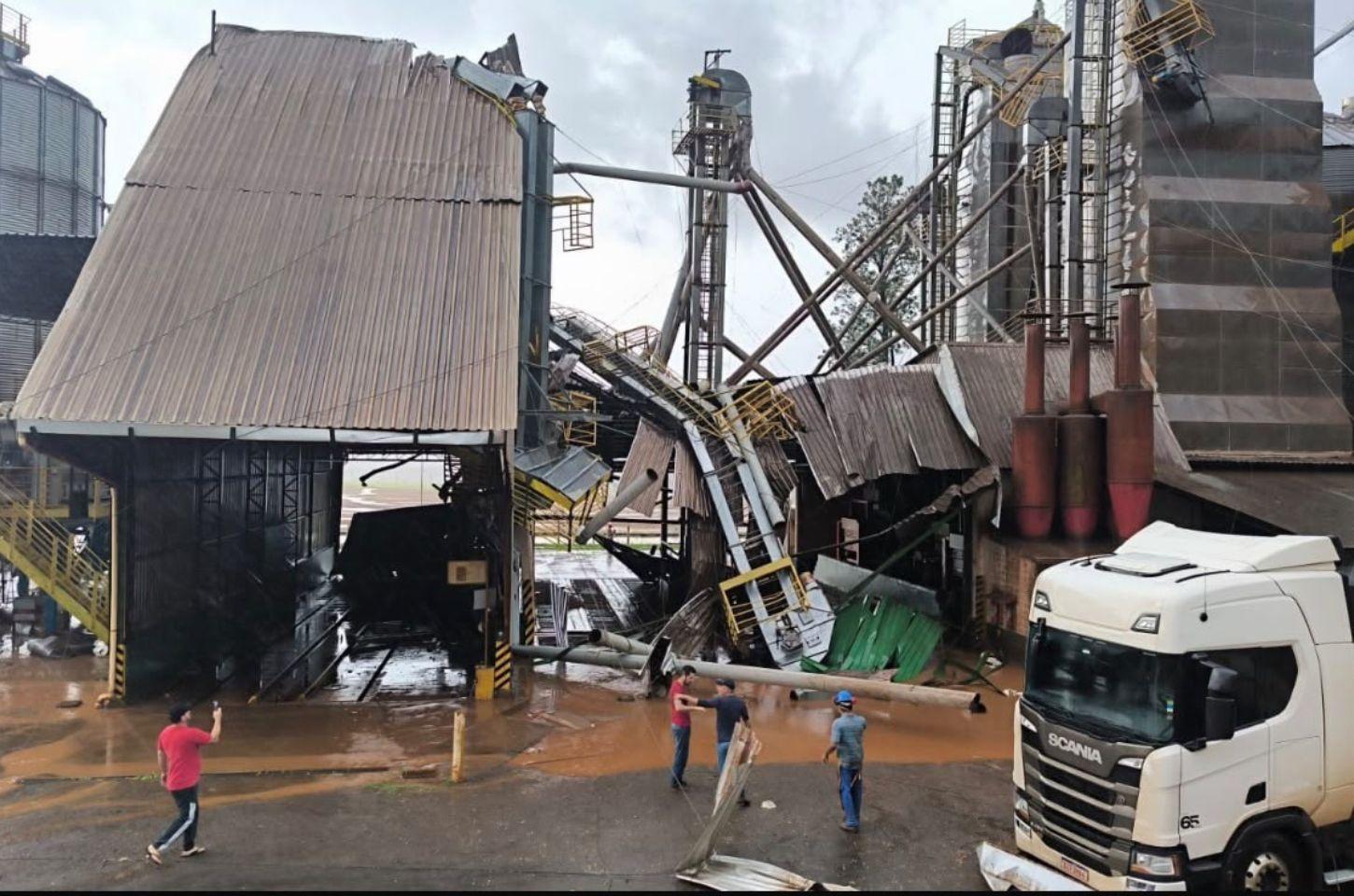 Suposto tornado assusta moradores e causa estragos em Cornélio Procópio