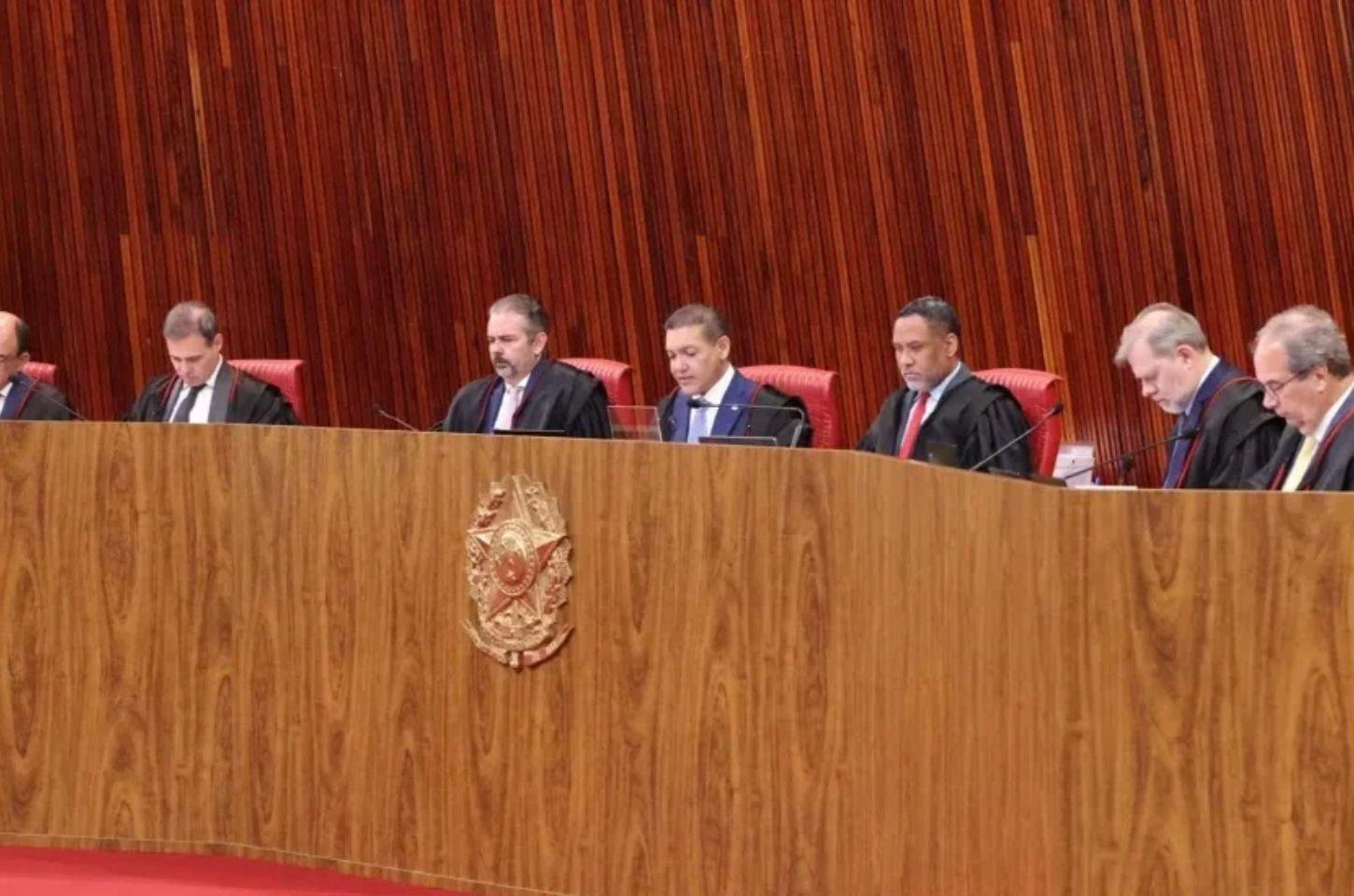 TSE proíbe posts que vinculam Flávio a fake news de Nossa Senhora em julgamento