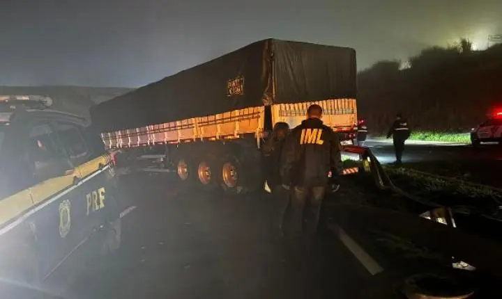 Acidente fatal na BR-376 em Apucarana após caminhão despencar de pontilhão