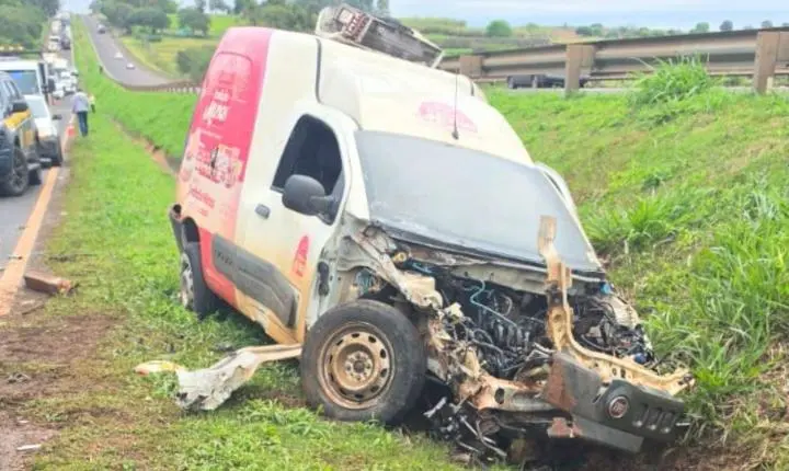 Acidente na BR 376 em Paranavaí deixa dois feridos após colisão entre três veículos