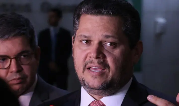 Tramitação da PEC 6x1 permanece travada no Senado em semana com baixa atividade