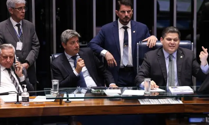 Alcolumbre adia votação da PEC da Segurança Pública no Senado