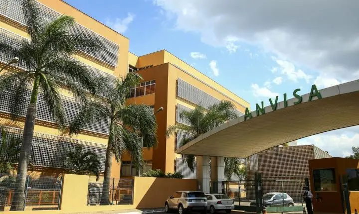 Anvisa suspende venda de energéticos Mister Hemp e lotes de água Mamba Water