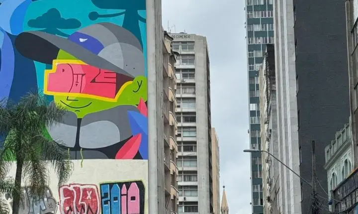Arte urbana em Curitiba ganha nova empena com gralha-azul no centro da cidade