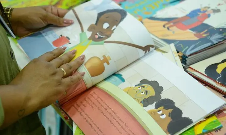 Bienal nas Escolas promove a leitura no Rio de Janeiro com tema da Copa do Mundo