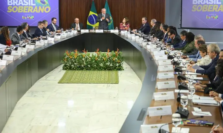 Brasil buscará novos parceiros comerciais após taxação dos Estados Unidos
