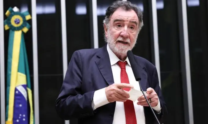 Câmara dos Deputados aprova regras para colação de grau antecipada no ensino superior