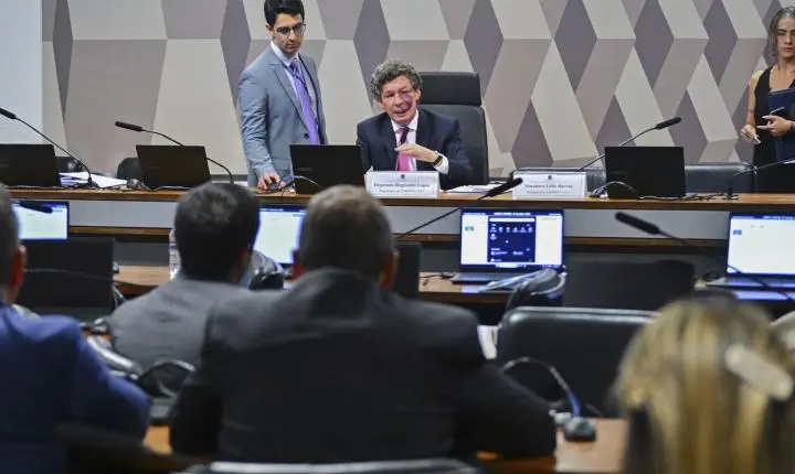 Comissão aprova MP que zera imposto da taxa das blusinhas no Congresso