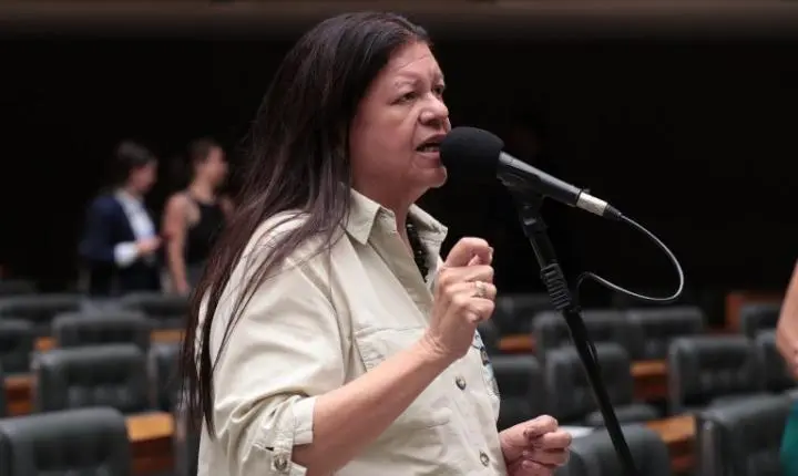 Câmara aprova piso de R$ 5,5 mil para assistentes sociais; proposta pode seguir para o Senado