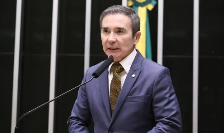 Comissão de Educação da Câmara dos Deputados aprova proibição de contêineres e lonas na infraestrutura escolar