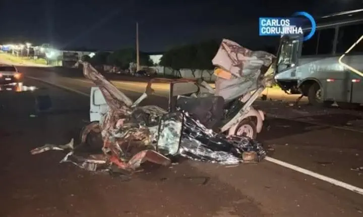 Condutor de Fusca morre em grave acidente com ônibus na PR-239