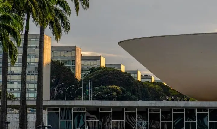 Congresso caminha para o recesso parlamentar sem avanços na PEC 6x1 e no PL da Misoginia