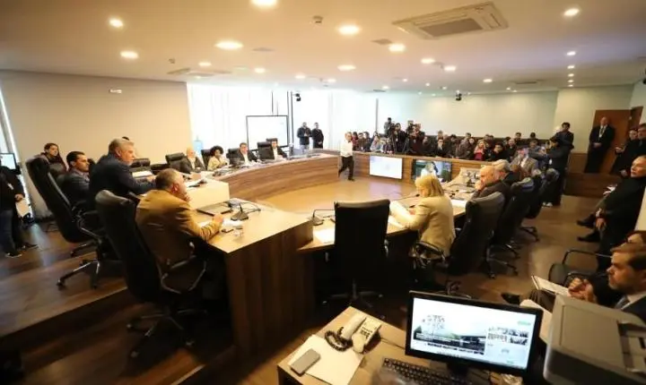 Conselho de ética da ALEP aprova suspensões e recomenda perda de mandato de Renato Freitas (PT)