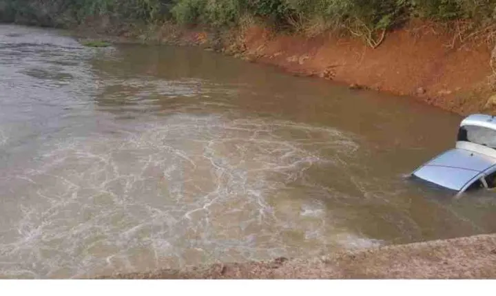 Criança desaparece após carro cair de ponte e submergir no rio Xagu, em Rio Bonito do Iguaçu