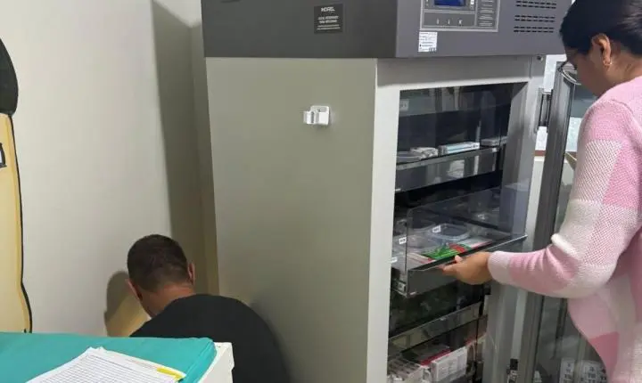 Criminosos invadem UBS na Vila do Roque, furtam veículo e destroem quase MIL doses de vacinas em Barbosa Ferraz