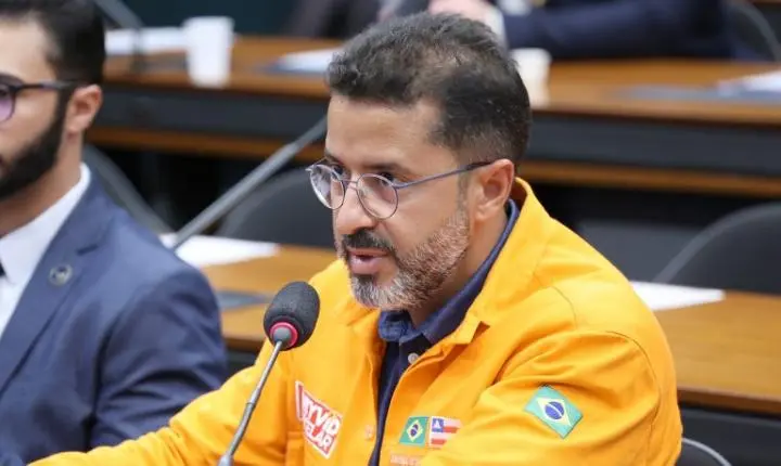 Imposto sobre exportação de petróleo gera divergência em debate da Câmara sobre combustíveis