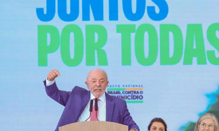 Lula assina decreto que atualiza o Marco Civil da Internet e responsabiliza plataformas digitais por conteúdos criminosos