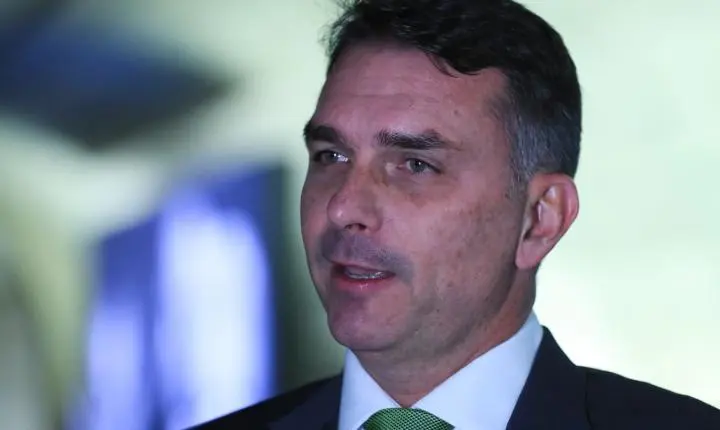 Deputados pedem investigação sobre Flávio Bolsonaro e Daniel Vorcaro por financiamento de filme