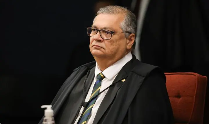 Flávio Dino abre apuração sobre emendas parlamentares destinadas à produtora do filme de Bolsonaro