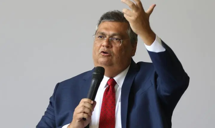 Dino bloqueia R$ 119 milhões de Valdemar Costa Neto por suspeita de irregularidades em emendas