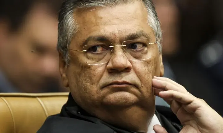 Flávio Dino mantém retirada de vídeos ofensivos de vereador em redes sociais