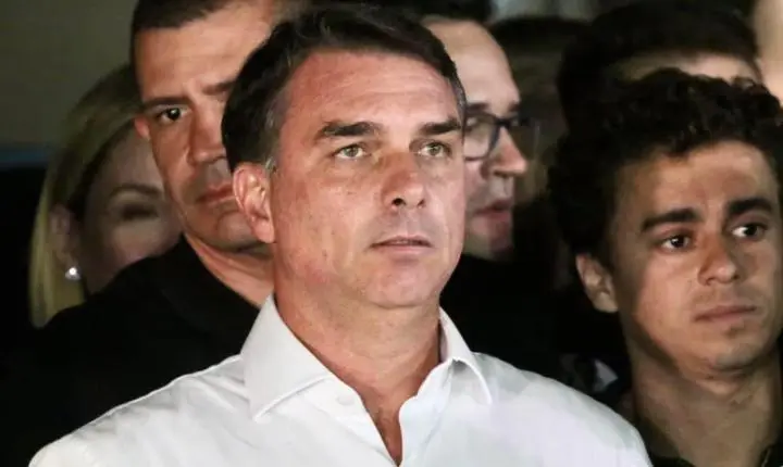 Flávio Bolsonaro foi embora para os EUA após derrota eleitoral