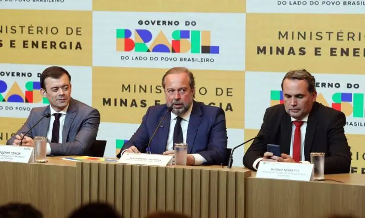 Governo institui subsídio para estabilizar o preço dos combustíveis