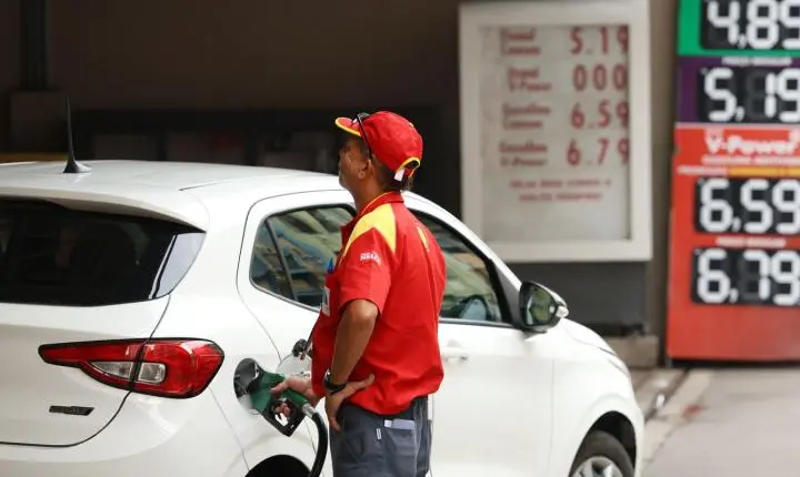 Governo federal busca converter superávit do petróleo em desonerações fiscais