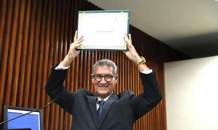 Henrique Pinto recebe Título de Cidadão Benemérito do Paraná por trajetória de contribuição ao desenvolvimento do Estado