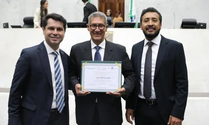 Henrique Pinto recebe Título de Cidadão Benemérito do Paraná por trajetória de contribuição ao desenvolvimento do Estado