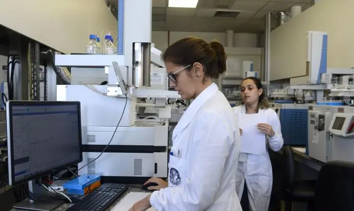 Iniciativas buscam garantir a permanência de mães na ciência e carreira acadêmica