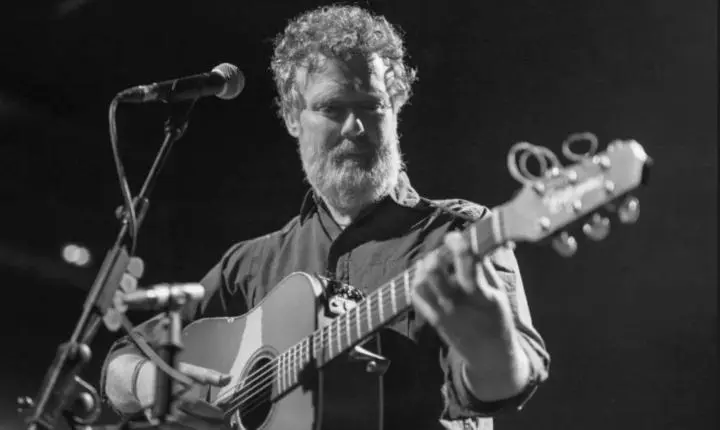 Luto no Mundo da Música: Glen Hansard, Vencedor do Oscar e Vocalista do The Frames, Morre em Trágico Acidente de Moto aos 56 Anos