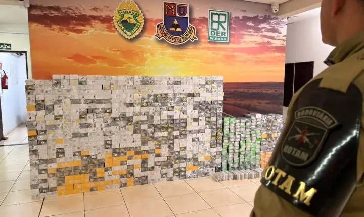 MEGA-APREENSÃO EM MARINGÁ: ROTAM intercepta duas carretas de soja com quase mil celulares ocultos em fundo falso
