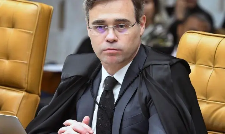 Ministro André Mendonça autoriza PF a investigar repasses para filme de Bolsonaro