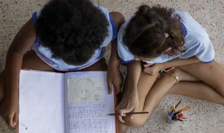Estudo revela que metade dos estudantes não reconhece debate sobre educação antirracista nas escolas