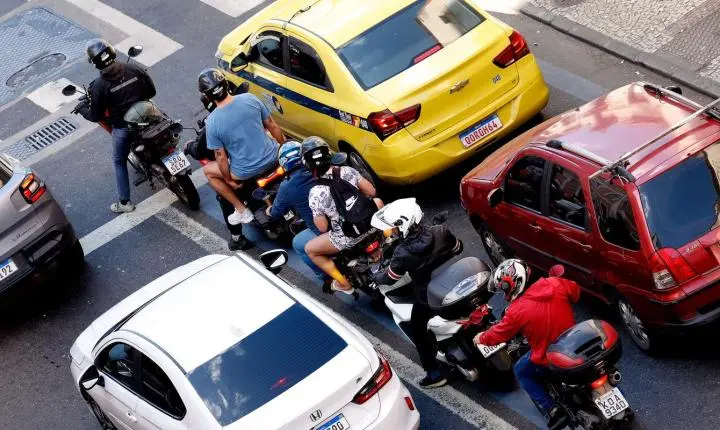 Mortes de motociclistas no trânsito crescem impulsionadas pela economia de aplicativo