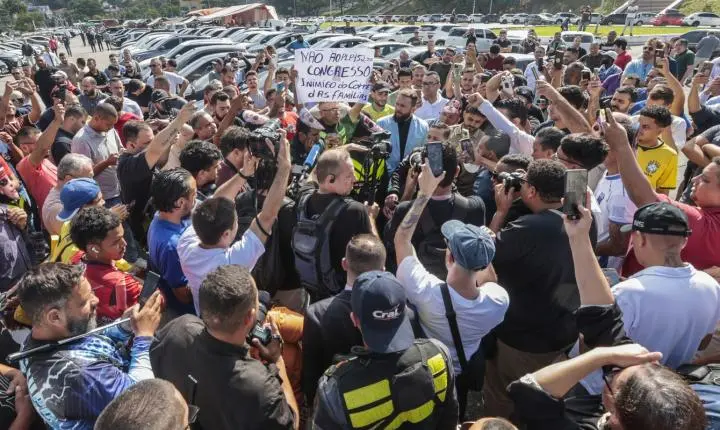 Motoristas de aplicativo protestam em São Paulo contra projeto de regulamentação