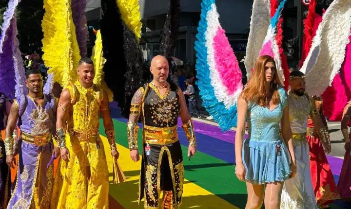 Parada do Orgulho LGBT+ na Avenida Paulista destaca a importância do voto
