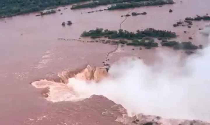 Parque nacional iguazú restringe acceso por crecida histórica del río