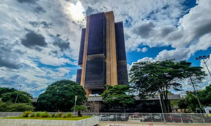 Economistas alertam que PEC pode facilitar cooptação do Banco Central