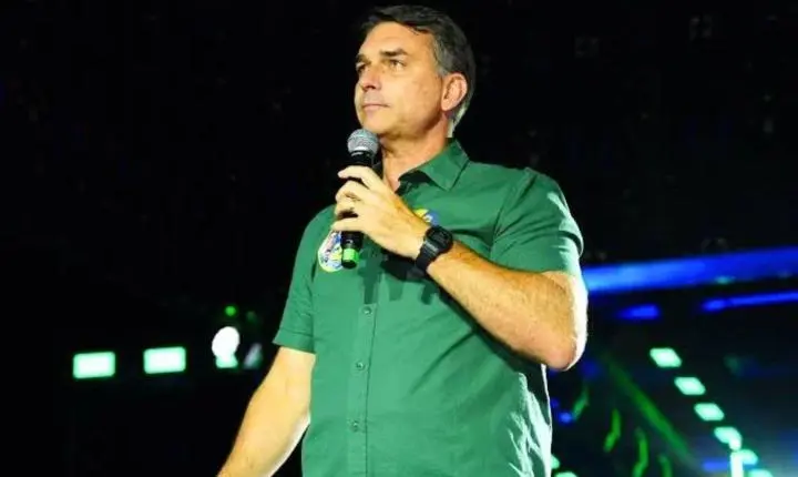 Polícia Federal aciona Argentina para checar suposta viagem de Flávio Bolsonaro ao exterior