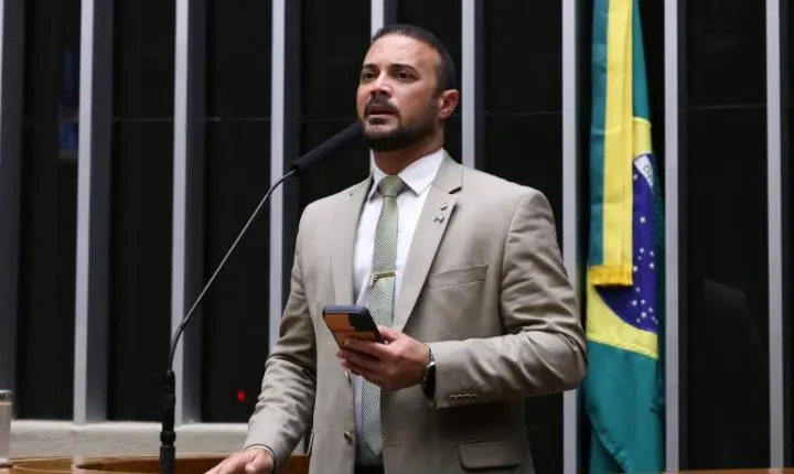 Projeto de lei propõe criminalizar uso de animais no tráfico de drogas