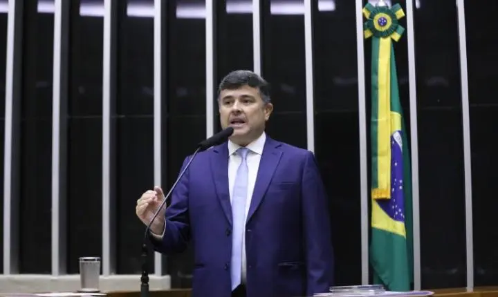 Projeto de lei propõe técnico de enfermagem obrigatório em escolas de tempo integral para reforçar a saúde escolar